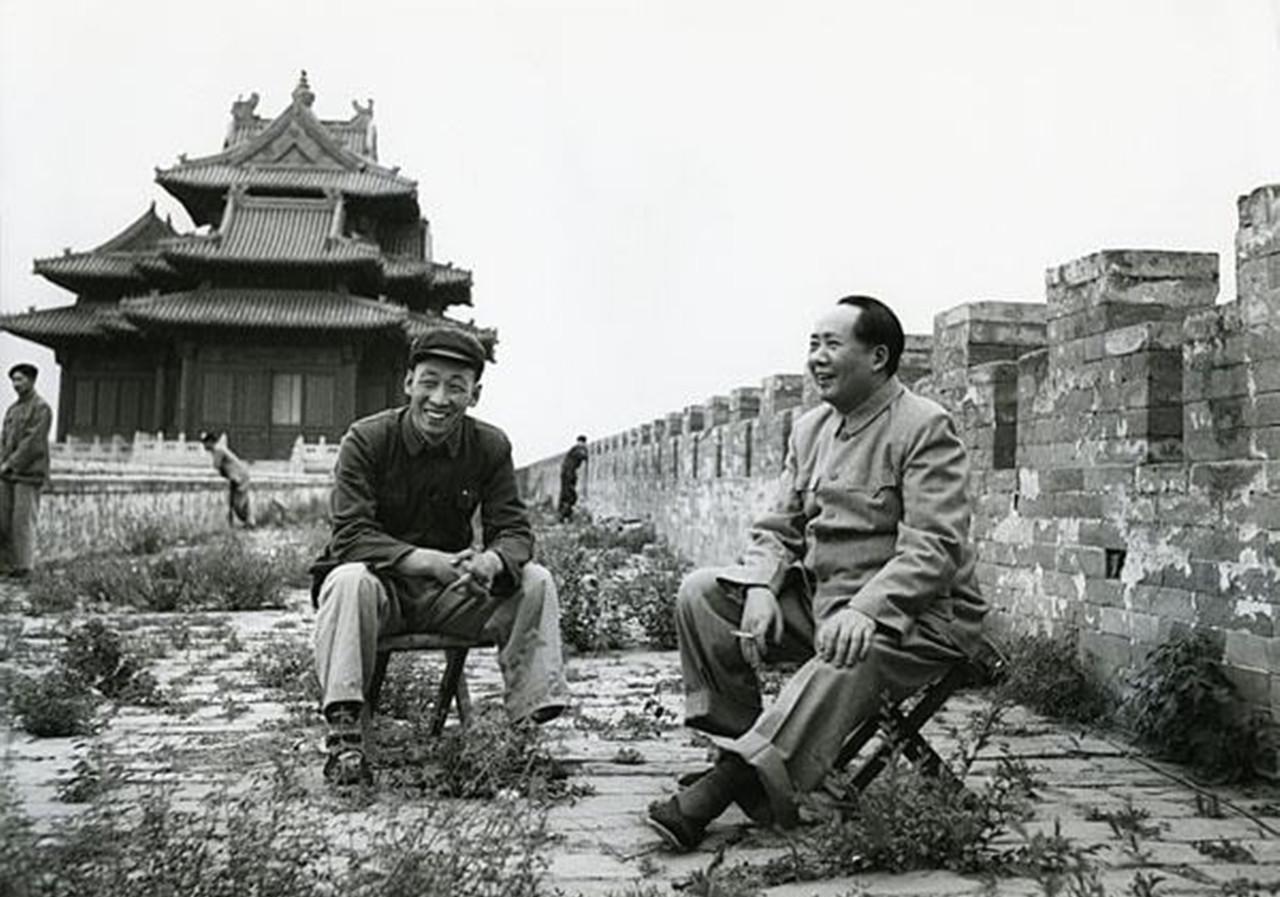 1954年，毛主席曾在四天时间里三次登上故宫城墙，却三过而不入，他为何不踏入故宫