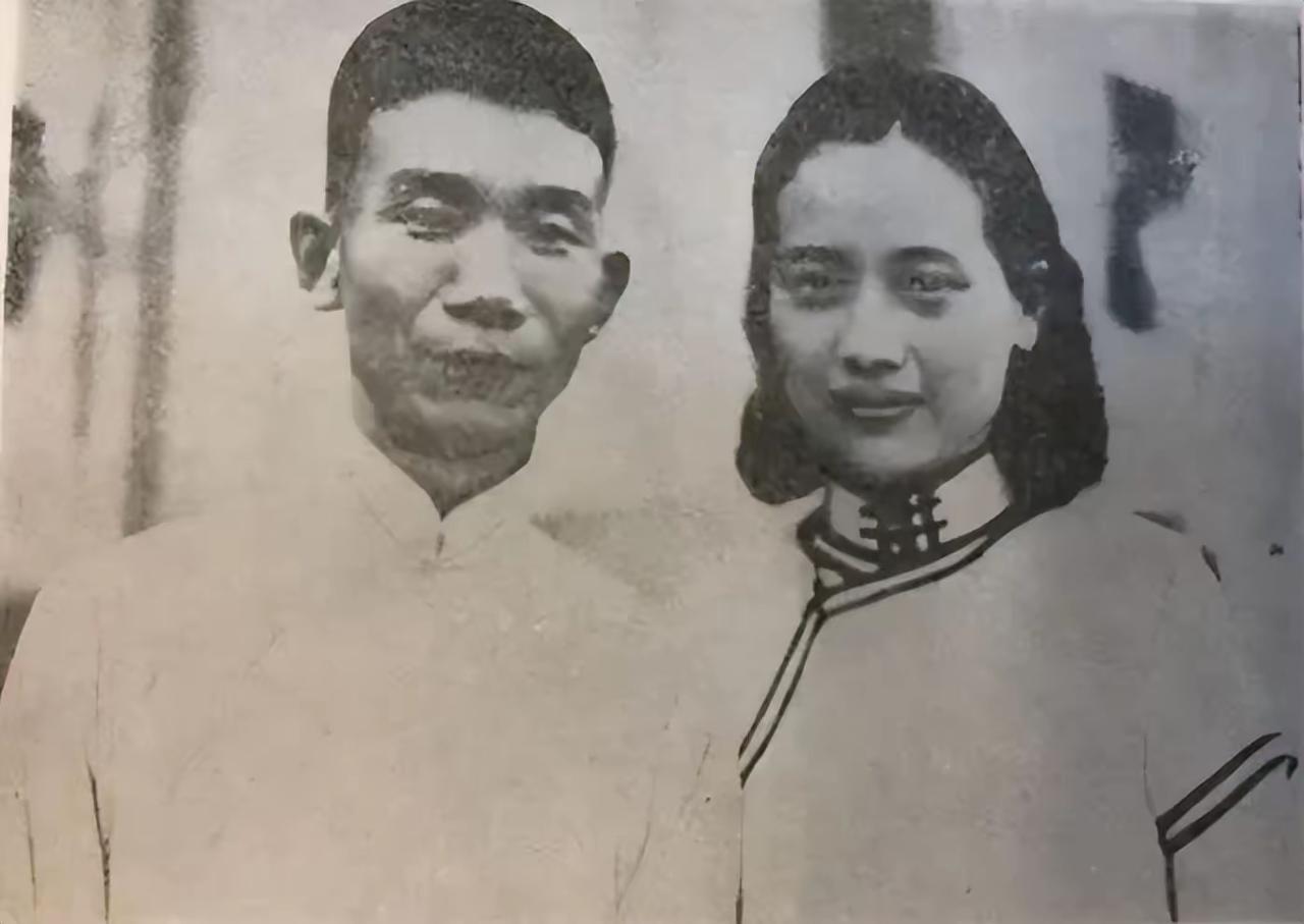 1949年，在苏门答腊的丛林里发现了一具中国男子的尸体，此人正是“以笔为枪”的爱