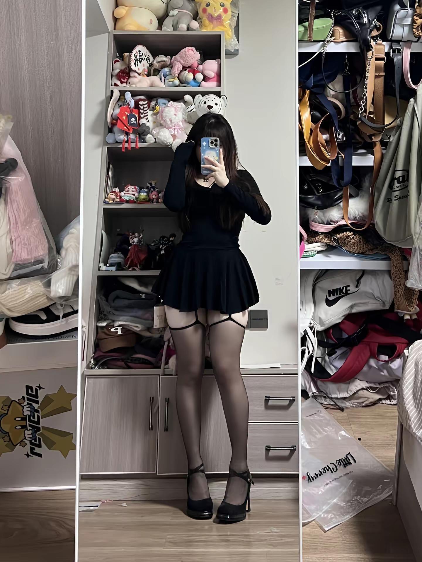 158120老婆们帮我选选约会内搭穿哪件呀～