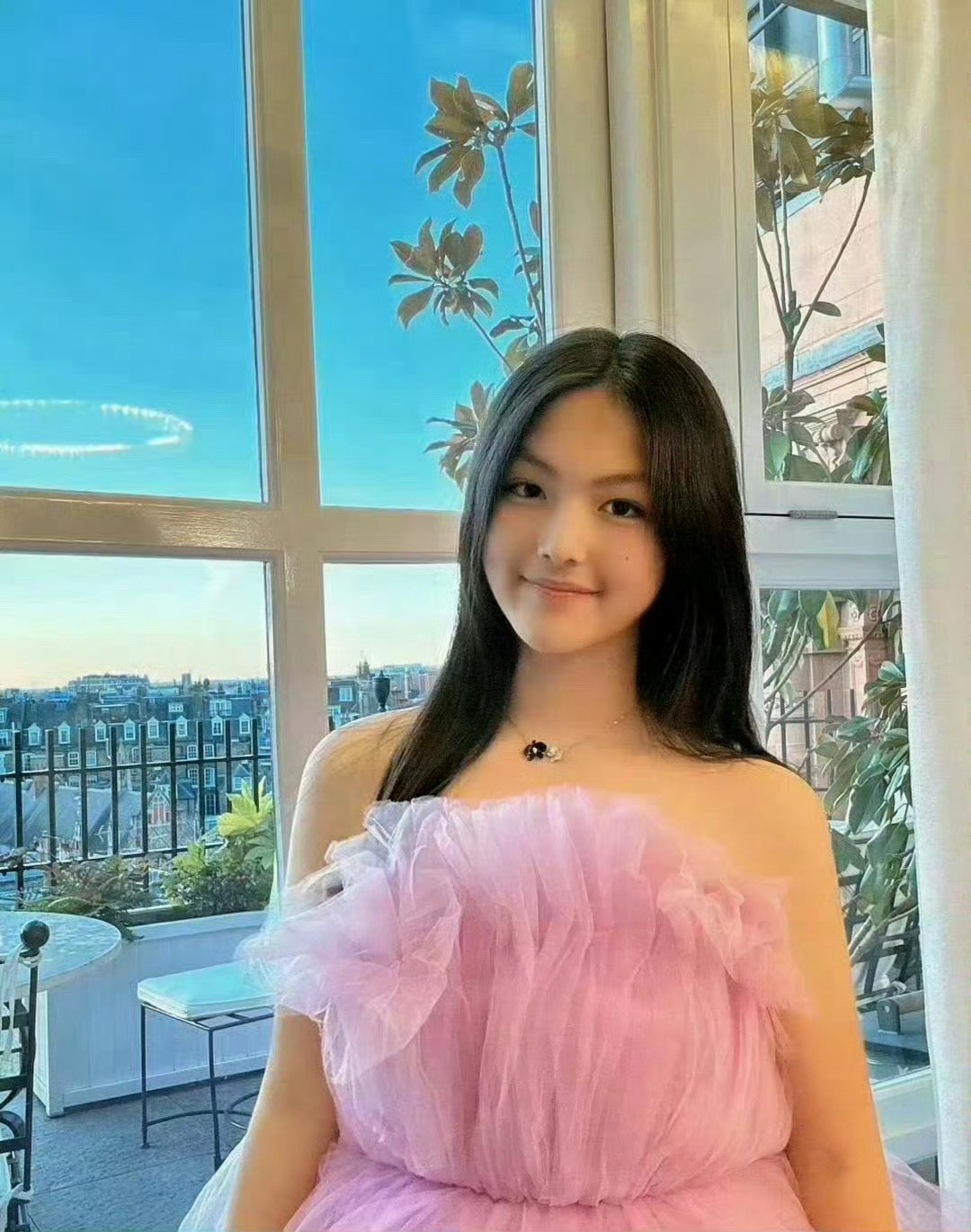 王诗龄和黄多多的照片，英式教育和美式教育的区别具象化了​​​