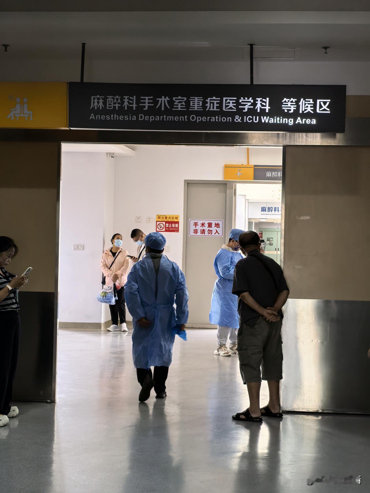 到ICU看望弥留之际的亲戚今天上午，我与表孃约定，到甘美医院ICU病房看望她