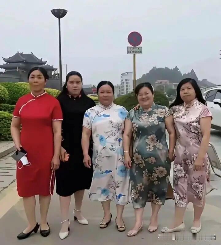 不知道大家发现了没有，你身边的朋友有没有像照片中的大妈那样，越是胖一点的，越是喜