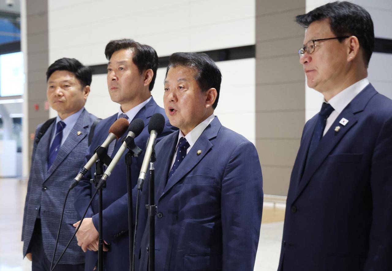 韩国媒体消息，共同民主党于10月20日公布核心司法改革方案，核心举措包括将大法官