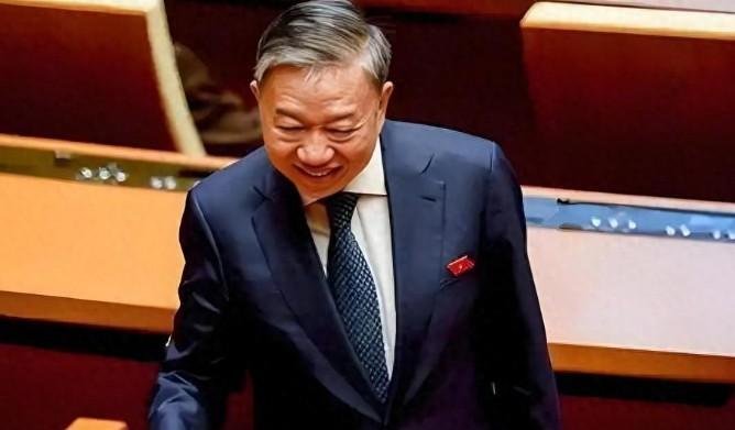 特朗普前脚刚宣布与越南达成关税协议，本以为能把越南拉进自己阵营，当作遏制中国的