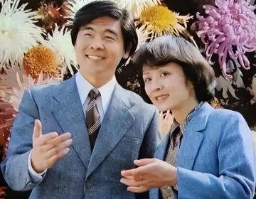 1982年，“歌唱家”王洁实，谢莉斯在外地演出，休息时在宾馆开了2个房间