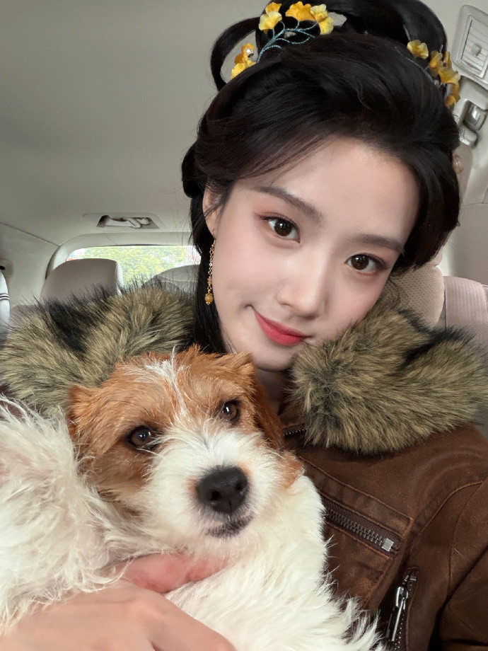 卢昱晓小狗还有猫咪，长辈还有老师，都看不出我的心事～