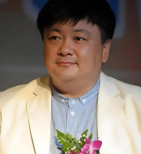 1991年，保姆向洪剑涛借10万买房，洪剑涛二话不说便将钱给了她，谁知，十几年后