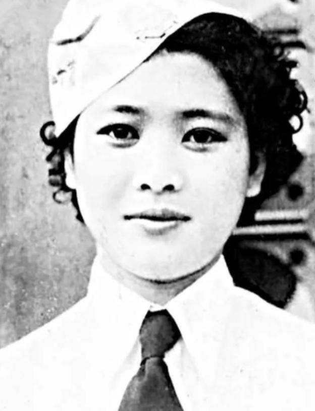 1938年一个深夜，国民党师长范绍增用枪顶着一个女人的头说：“马上离婚嫁给我！”