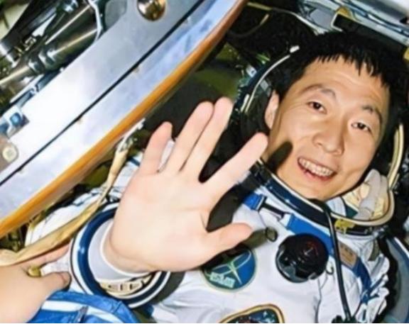 杨利伟为什么后来再也没有登天？其实，他能够活着回到地球就已经是万幸，在他攀登太空