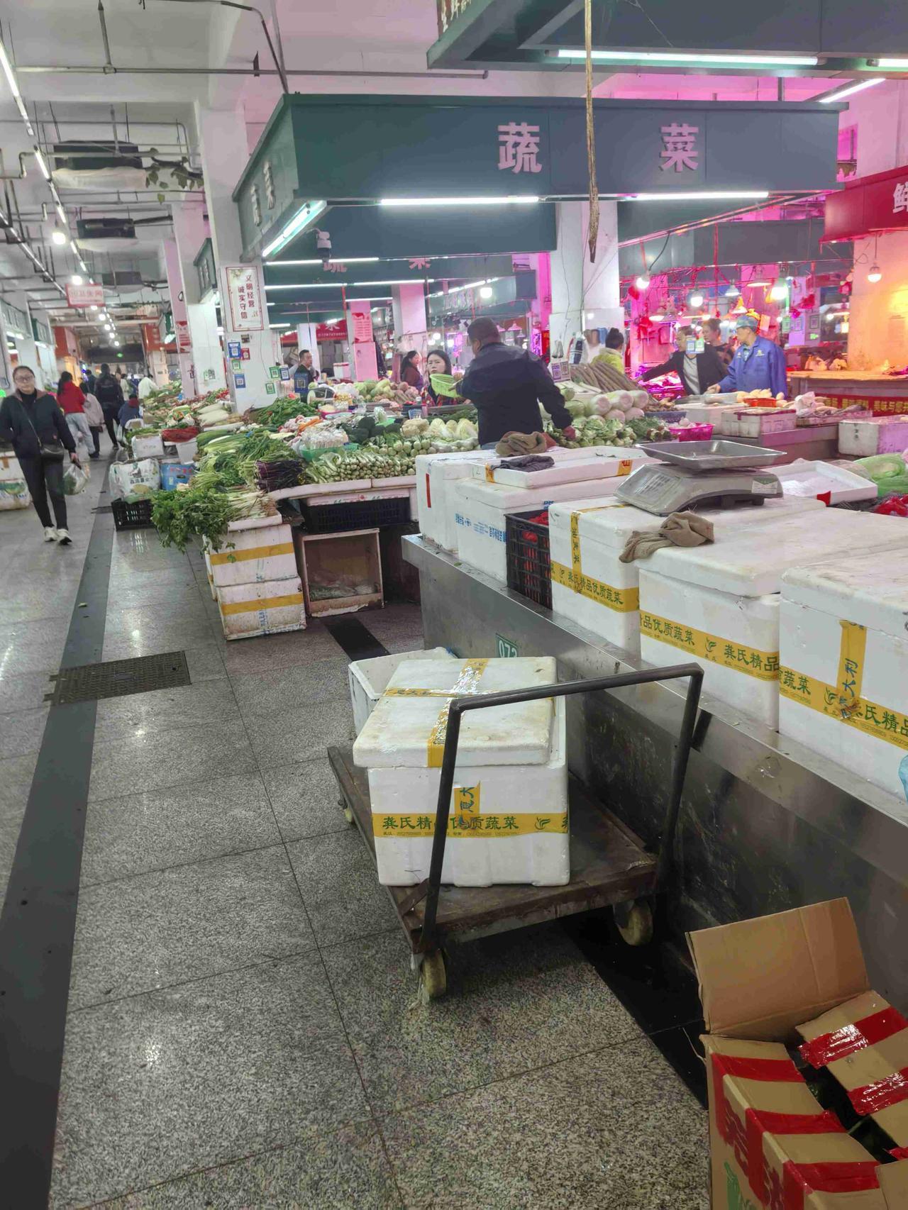 带定位晒今日生活今日状态轻松愉快，即便鄂州在下雨也丝毫没影响心情。今晨6点鄂州