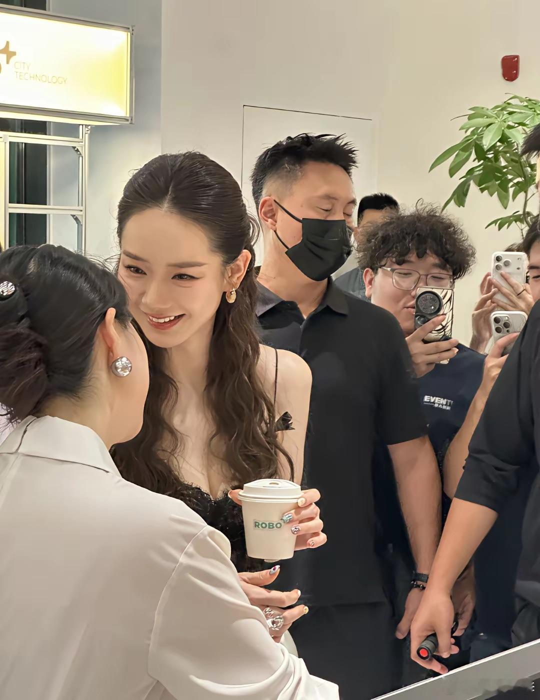 戚薇！！！气质杠杠的！！！！！戚薇明星戚薇