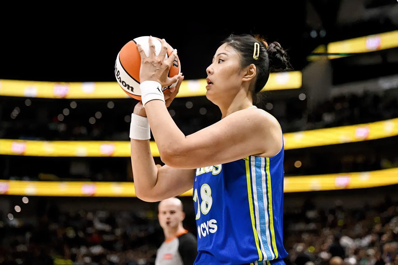 中国女篮李月汝终于发挥失常了！在今天达拉斯飞翼92‑96不敌华盛顿神秘人的比赛中