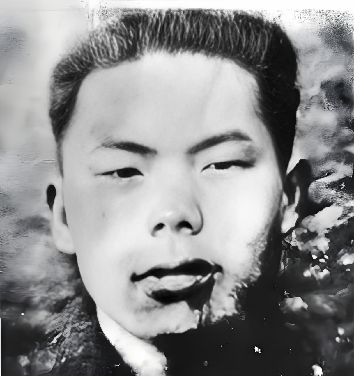 1952年，朝鲜战场上，志愿军都在熟睡，唯独一位战士，因为太激动睡不着，独自去巡