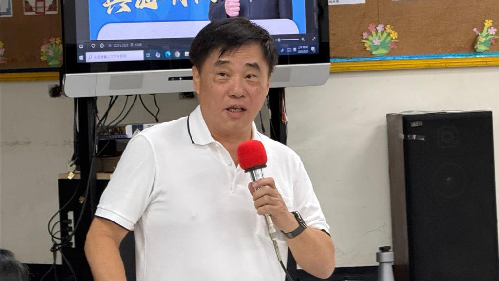 国民党主席候选人郝龙斌今（29）日在高雄果贸社区座谈会上，面对基层党员直球对决要
