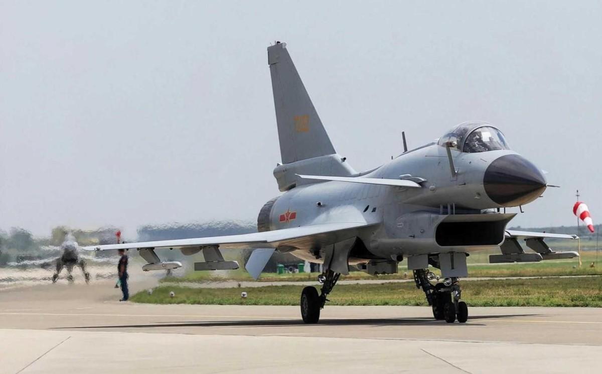 歼10C远程奔袭3000公里，或再次与阵风战机玩体系对抗，中东强国排队验证我空战