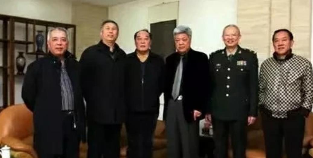 1967年10月，保卫人员向许世友报告：司令，有人要见你，许世友吼了一声：不见，