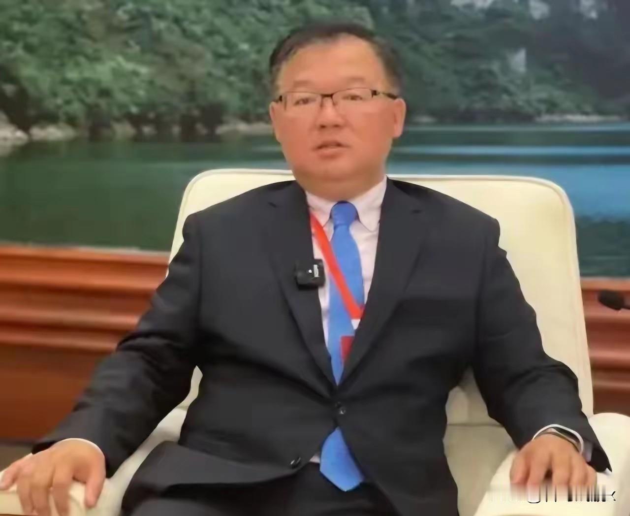 个人认为，李德维出了一招臭棋。前几天，马英九基金会打算开董事会。结果呢，七个
