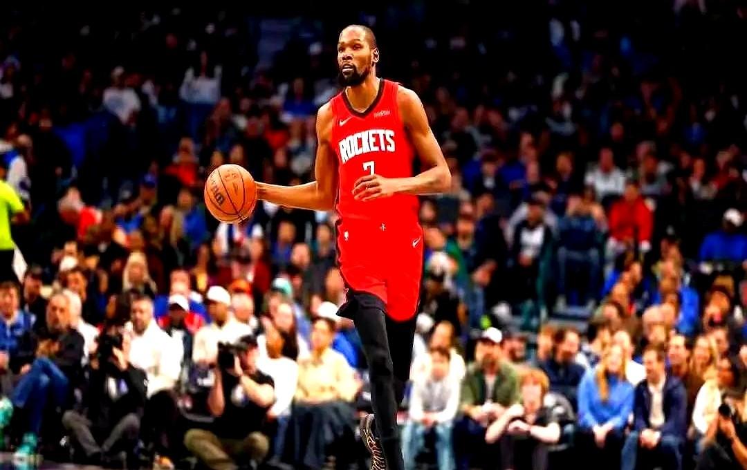 把杜兰特、哈登、威少这仨加起来，总得分居然还够不着一个詹姆斯。勒布朗一个人就