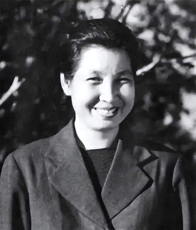 “你亲妈是个大首长！”1951年，江西孤儿靠乞讨长到23岁，中央突然来人告诉他这