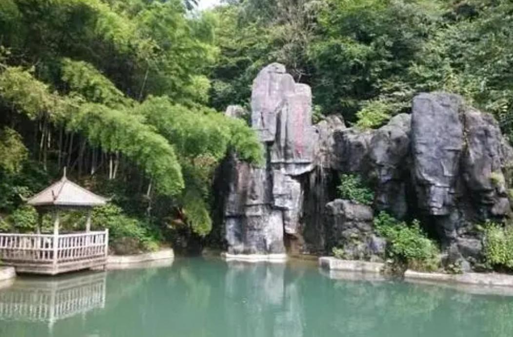 蒋介石多次破坏毛主席祖坟，毛主席以德报怨，派粟裕保护老蒋祖坟1949年4月2