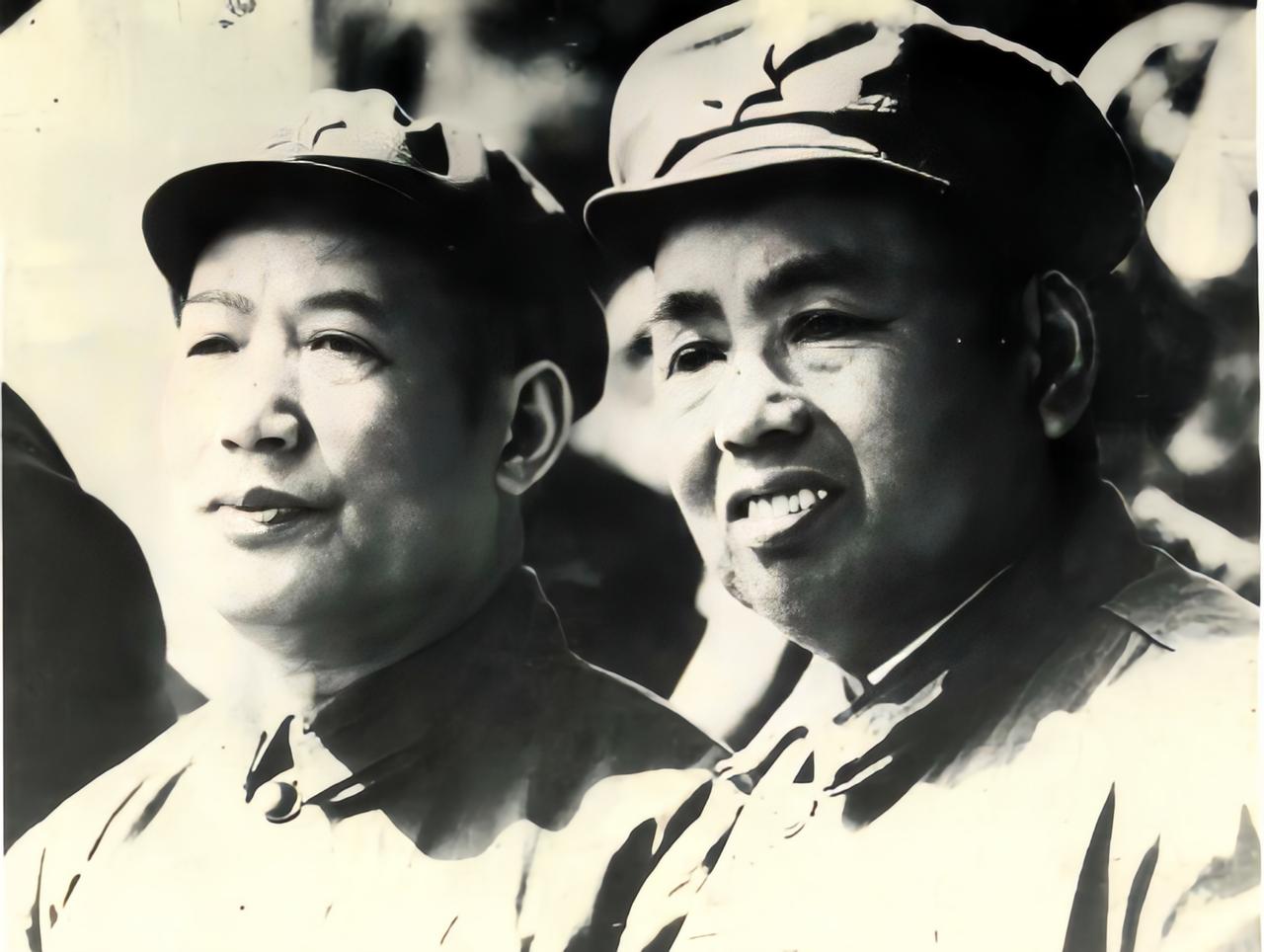 1963年，滴酒不沾的杜平调任南京军区政委，与许世友搭档。初次见面许世友便问：“