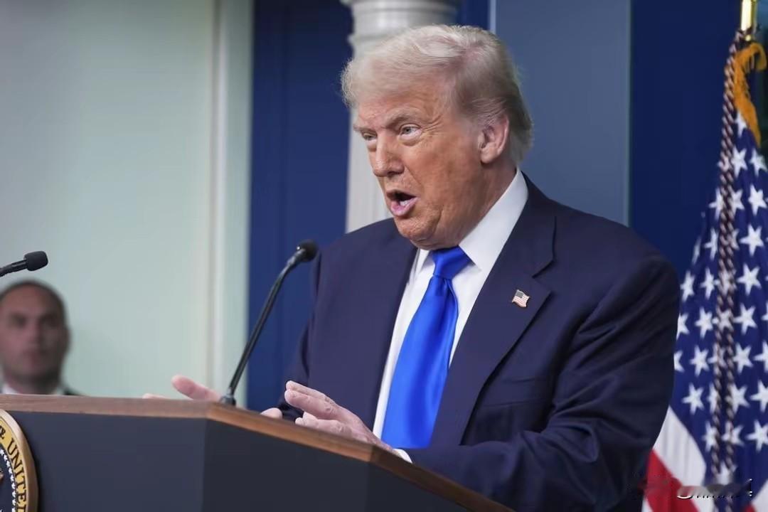 福建海警在小岛周边演练管控检查进出的船只。这新闻看得大快人心，早就该执行了。