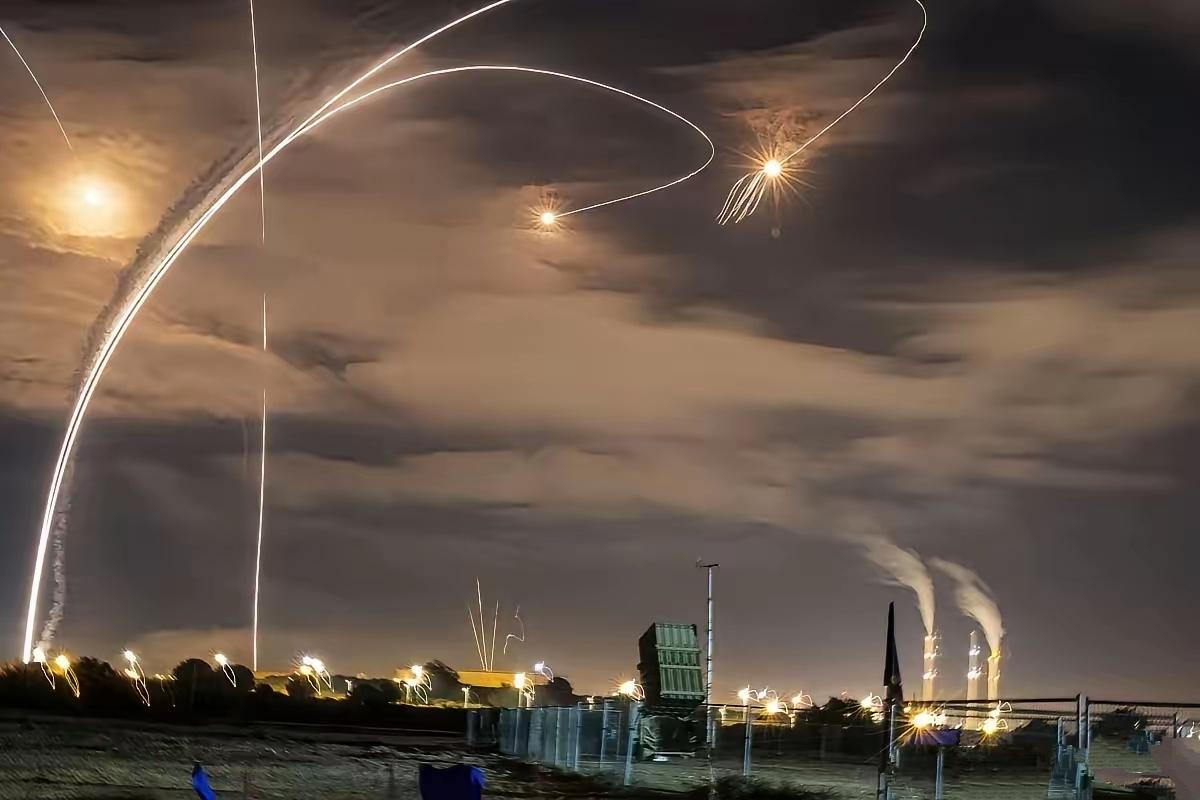 一旦开战，伊朗将所有导弹对准美国航母进行饱和式打击，“林肯”号会被击沉吗？说实