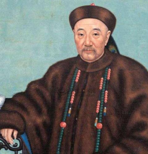 1885年，胡雪岩临终前对九姨太说：“我将有一位戴铁帽的人前来参加我的葬礼。当他