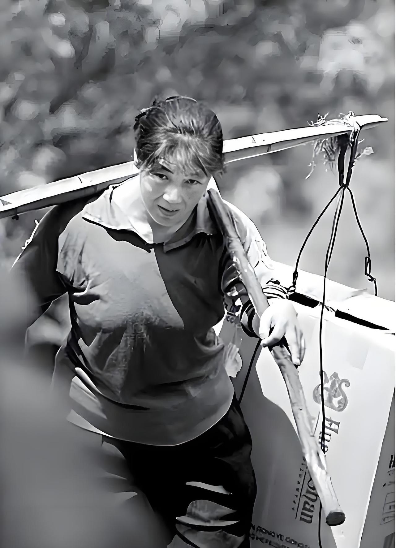 人性究竟能有多“险恶”！在这个被短视频填满的时代，我们习惯了隔着屏幕感动几秒钟