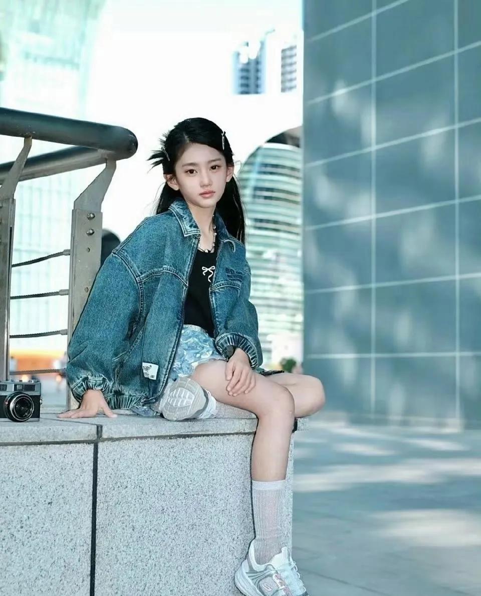 她应该是最漂亮的童模了!