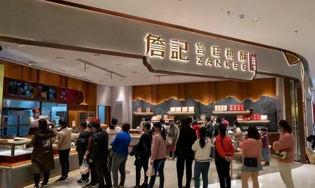 逛商场时，看到肉松小贝、麻薯、桃酥这老三样的烘焙店，老板大概率是江西人。新中式烘