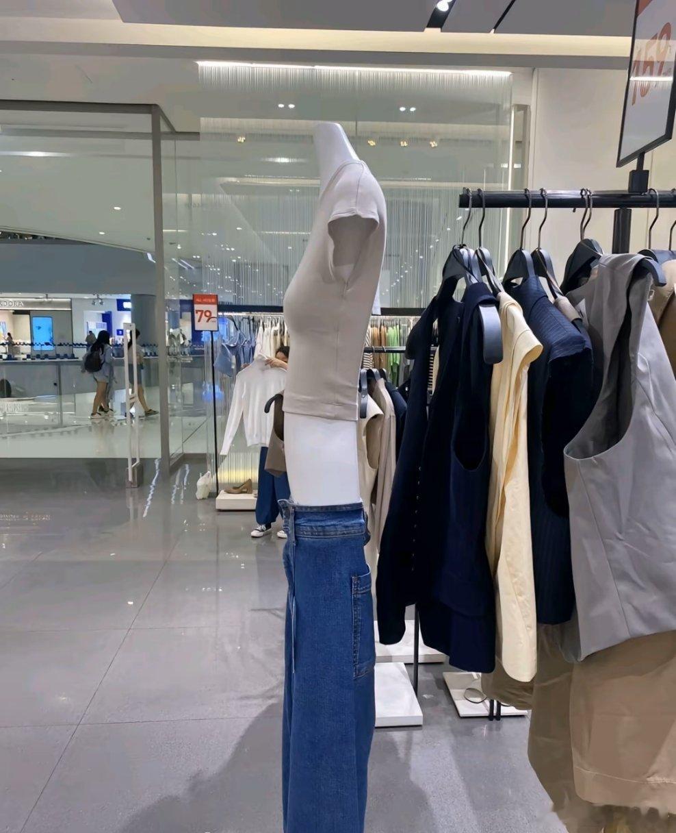 女装模特柴火棍化​​​