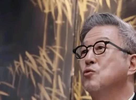 两位年逾五十的“老江湖”坐一块儿喝杯茶，唠几句往昔之事，原本该是极为温情的事儿。