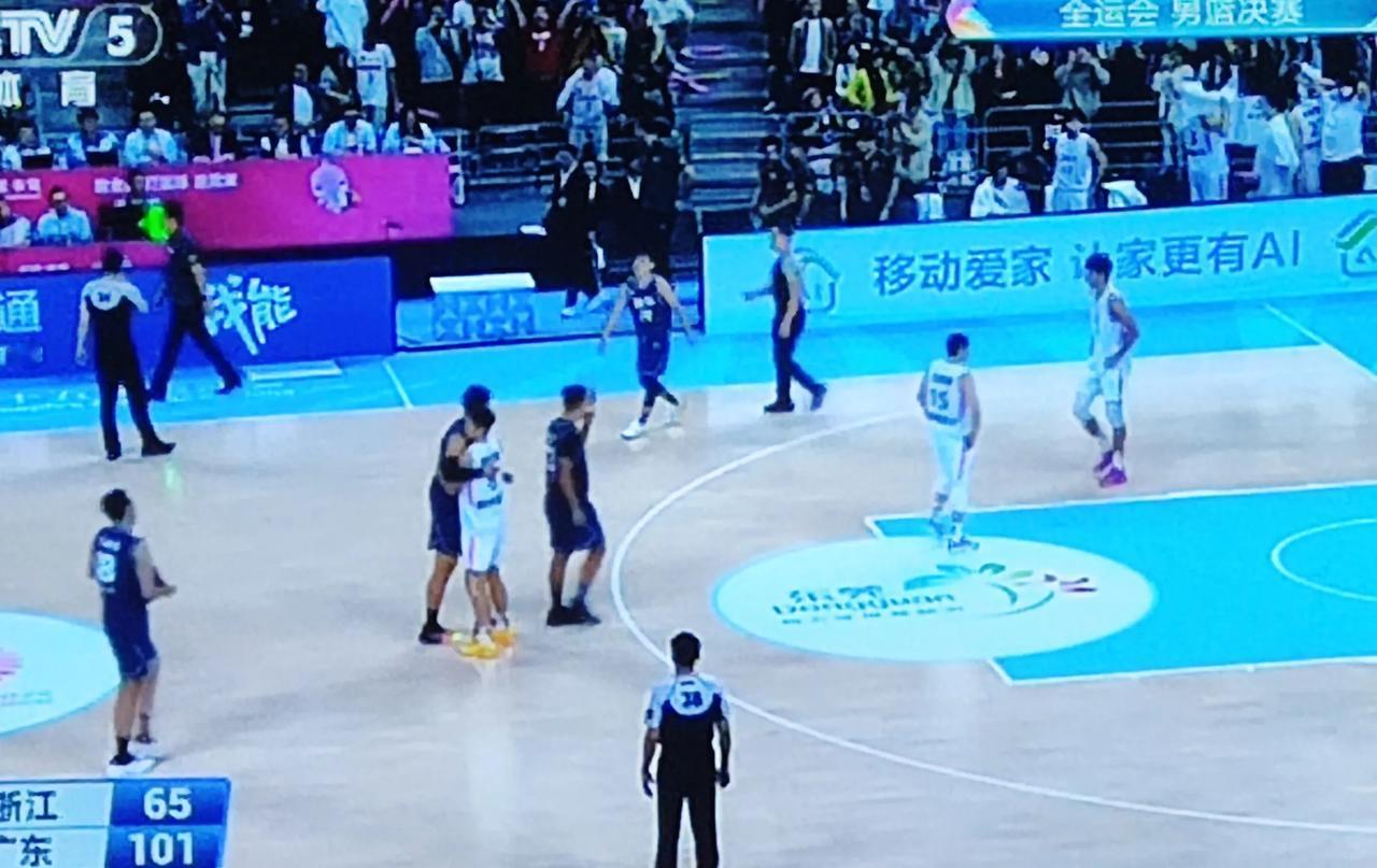 101-65，广东全运队毫无悬念拿下浙江，夺得男篮冠军。浙江队虽然拼尽全力，球