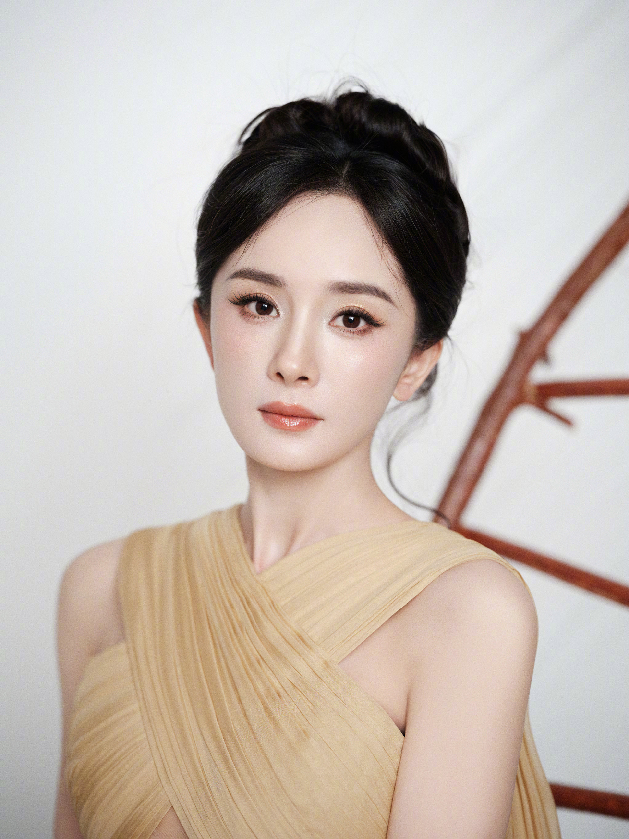 杨幂尖叫之夜出图了尖叫之夜红毯尖叫之夜出图杨幂一袭ZuhairMurad20