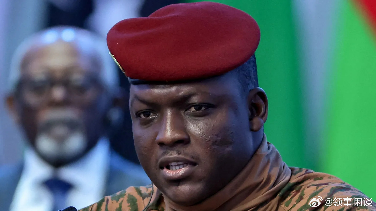 【布基纳法索军方领导人称，该国必须“忘记”民主】（BBC）布基纳法索军方领导人在