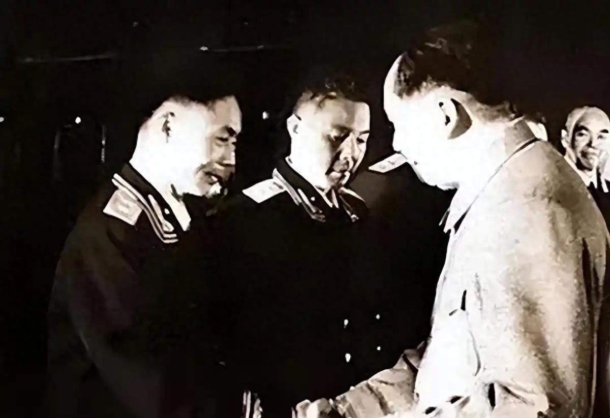 开国中将晋升速度太快，罗荣桓犹豫是否提拔，上报后得到主席鼓励：大胆使用人才！1