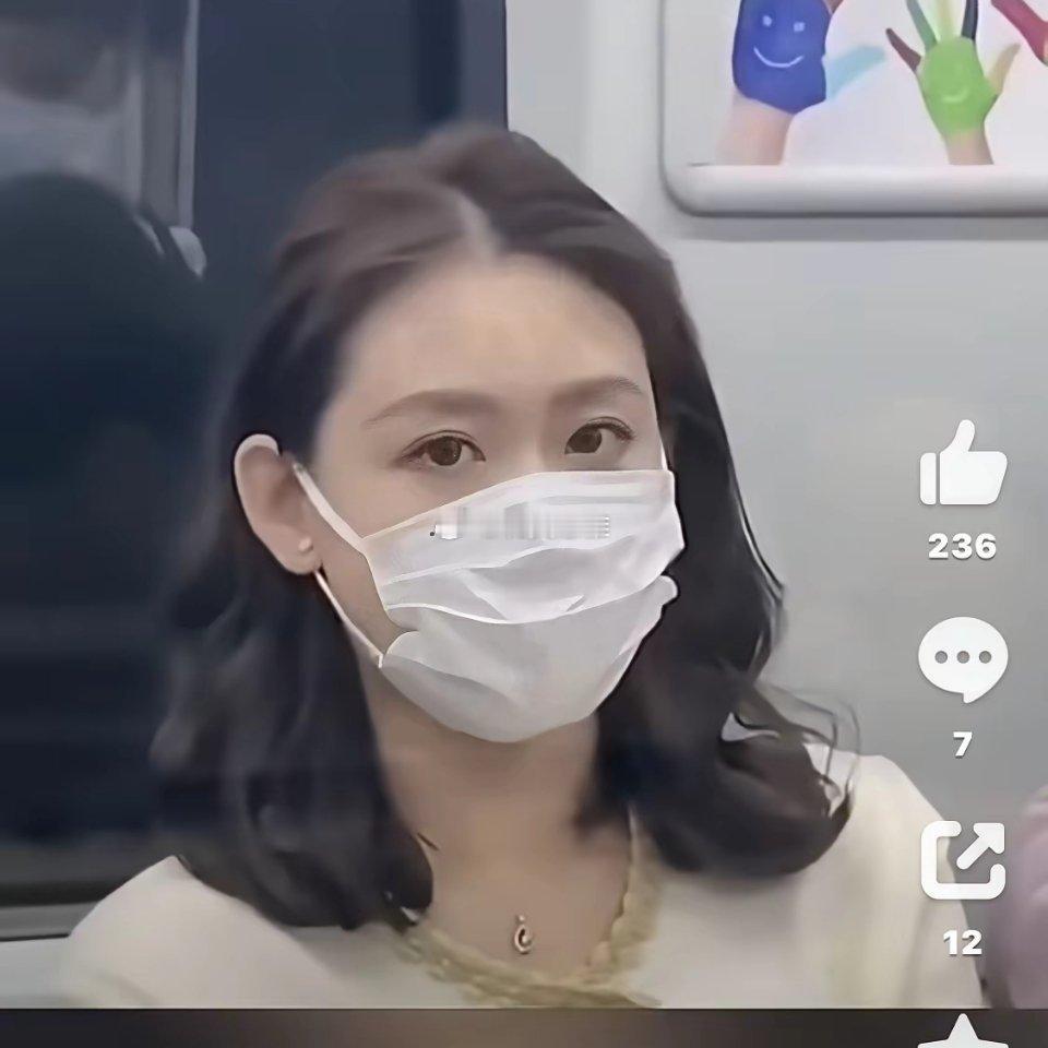 第一次见到美女看帅哥的眼神​​​