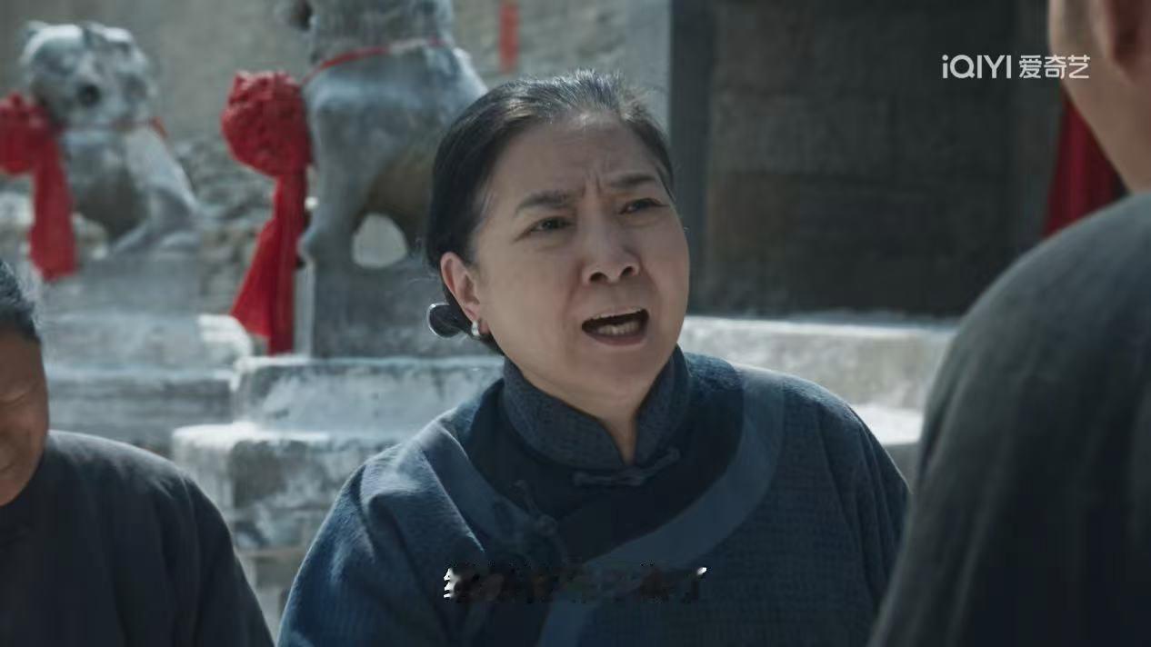 《生万物》中宁学祥再不堪，他对老婆，对孩子都没有话说。比如他自己穿补丁出去捡