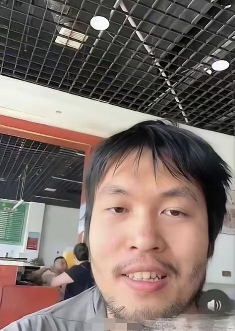 新疆餐厅老板拒绝给一名日本人做饭，然后这名日本人报警了。事情是这样的，一个日本