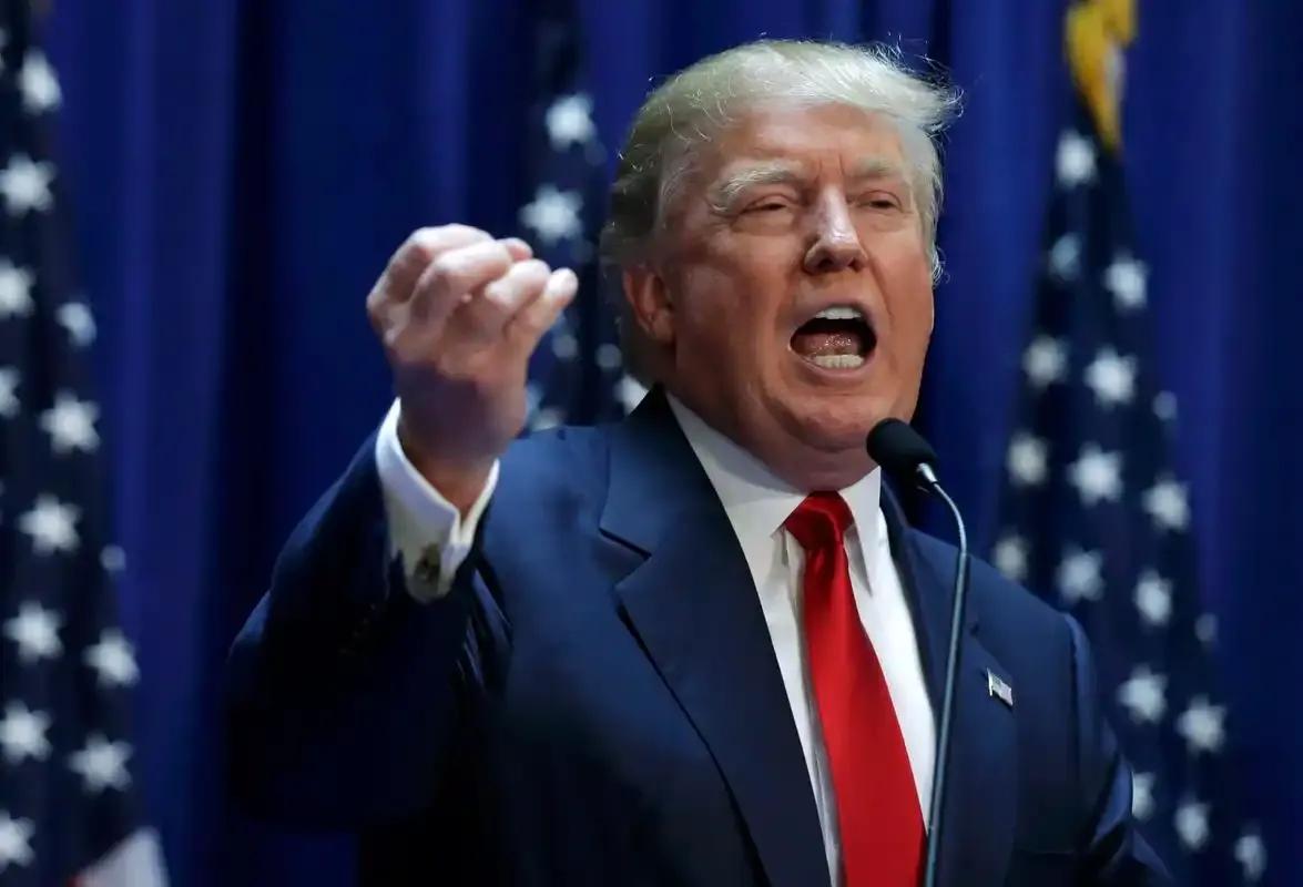 英国《金融时报》报道称，美国总统老特对北约发出威胁：要么帮助美国打通霍尔木兹海峡