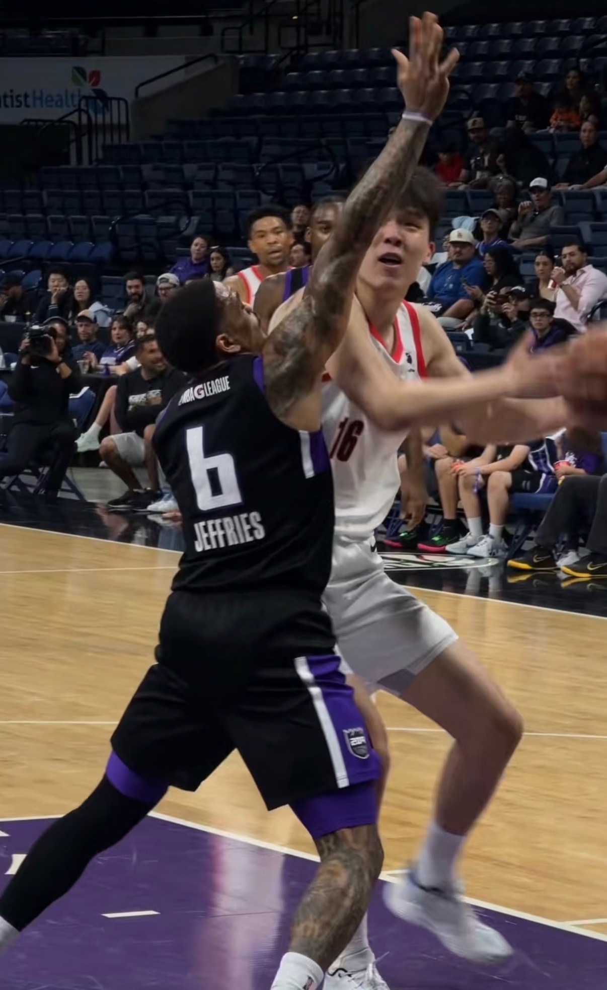 杨瀚森季后赛一个人对抗整个国王队！杨瀚森率领混音晋级G联盟季后赛第二轮，面对卫冕