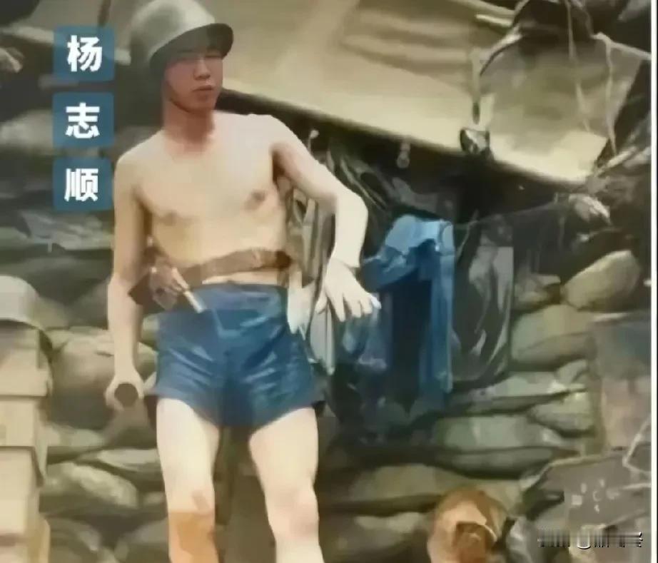不赞网红不赞星，只敬人民子弟兵！这是杨志顺营长在老山前线的留影！瘦小身材却有