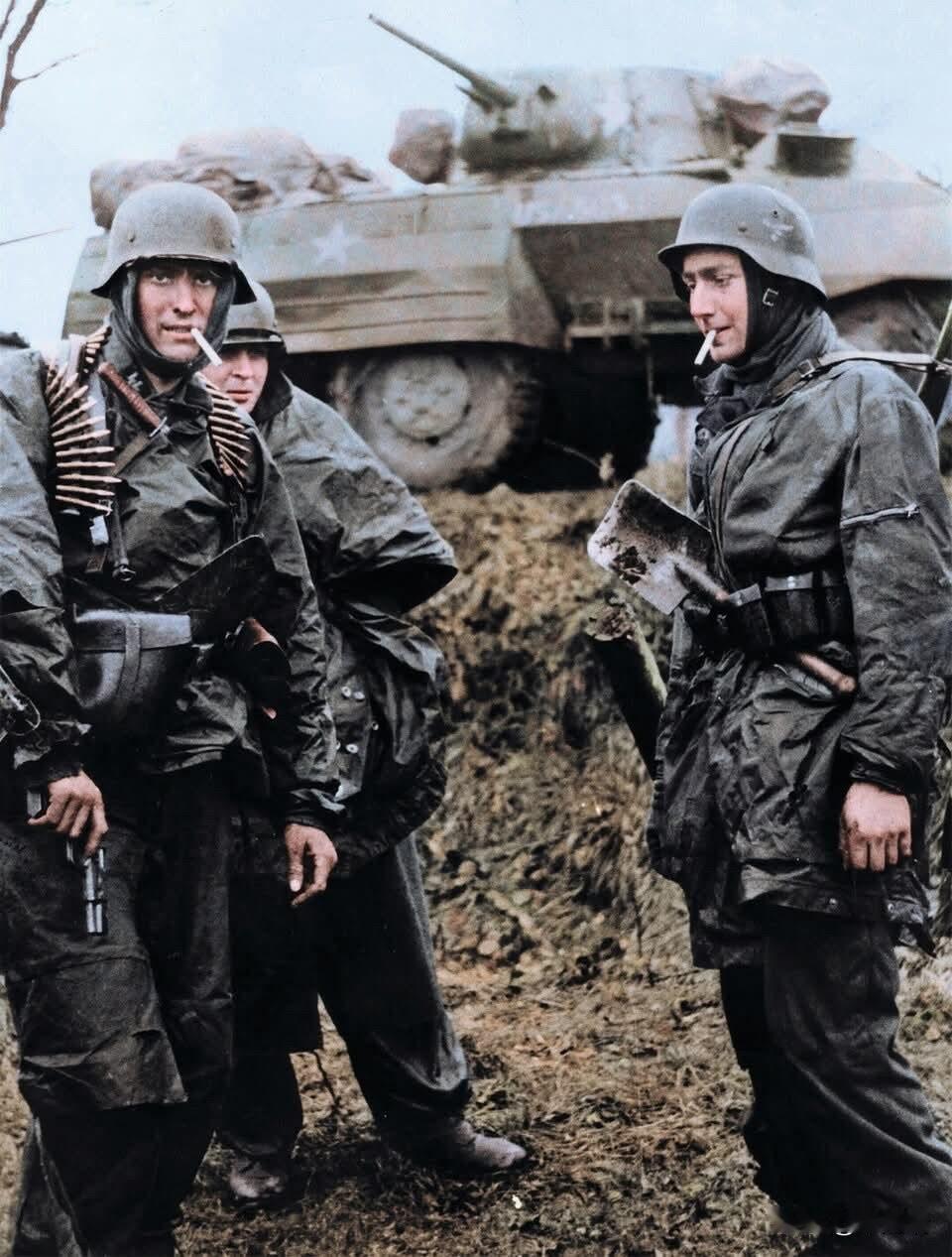 1944年12月中旬，在突出部战役的初期阶段，隶属于党卫军上校约阿希姆·派