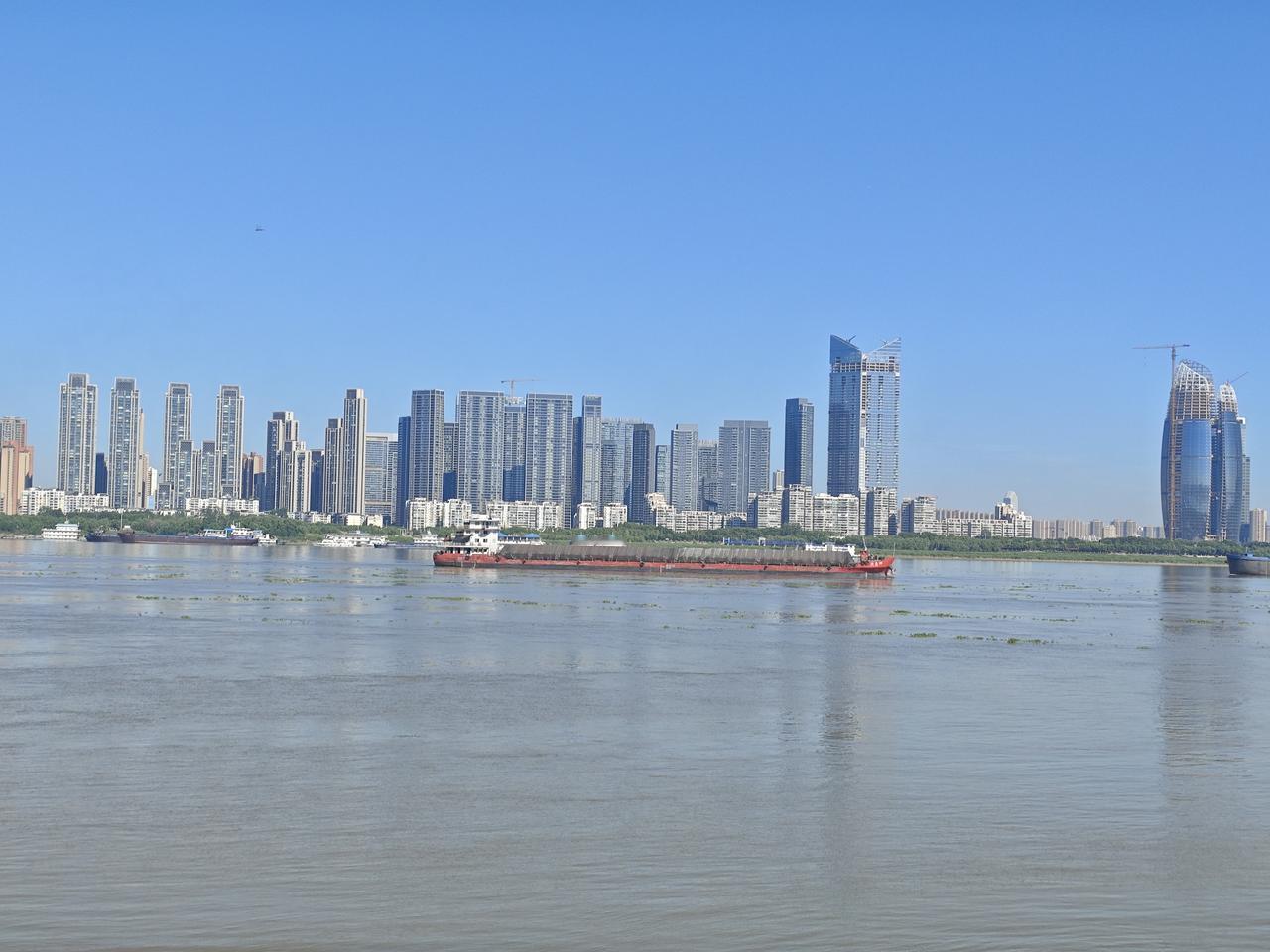 英超巅峰对决：利物浦主场迎战阿森纳，伤病阴影下的红蓝大战2025年8月31日