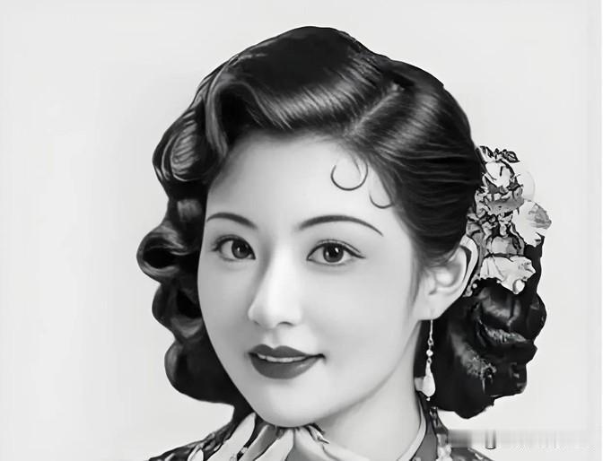 1939年，40岁的白兰花勾引宋霭龄23岁的儿子，在马尼拉成婚。宋霭龄气得浑身颤