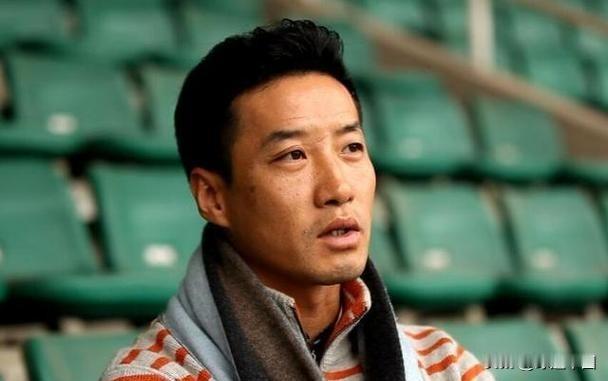 已经是2002年的最后几天了，可是四川大河俱乐部还没有和几名老队员探讨续约的意思