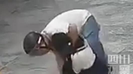 色胆包天！浙江一女孩凌晨等电梯时，突然被陌生男子从背后抱住，又摸腿袭胸，想直接把