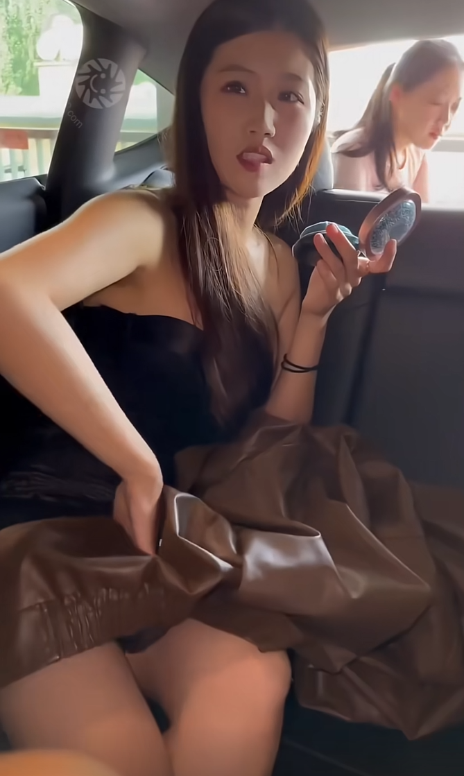 咋回事呀！这是在找什么呢？？？