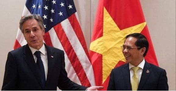 柬埔寨、越南都投向美国，中国该怎么办？东南亚这潭水，搅得越来越浑了。越南和柬